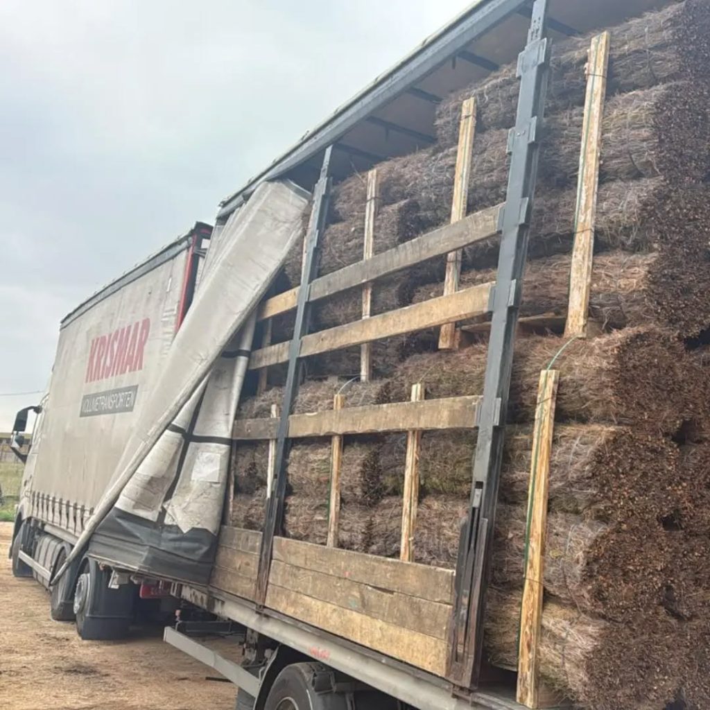 Trailer doble de rollos de Brezo Natural para una empresa de Bélgica 