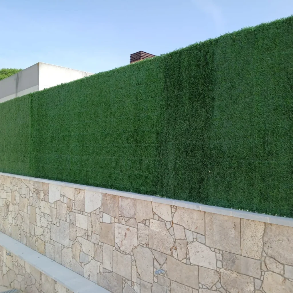Valla de jardín de un cliente con nuestro Seto Artificial Nacional
